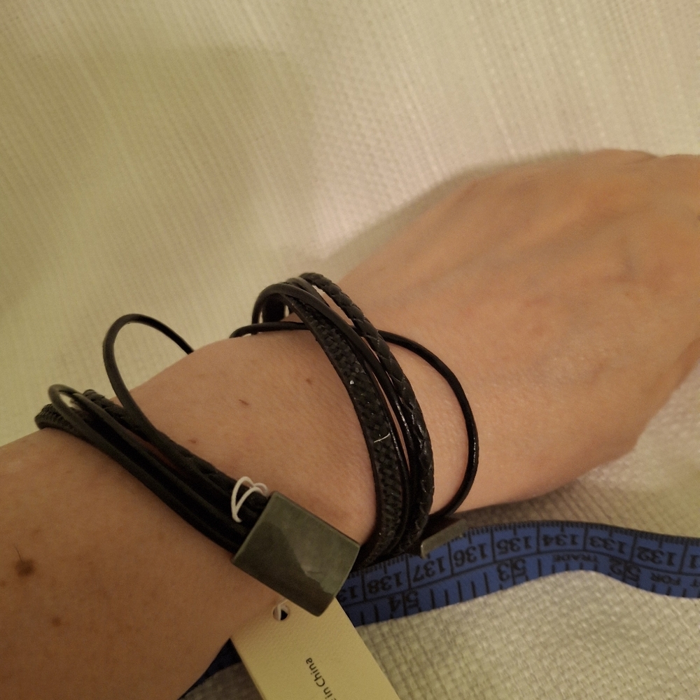 SAACHI Black Multi-Strand Choker Or Bracelet ?